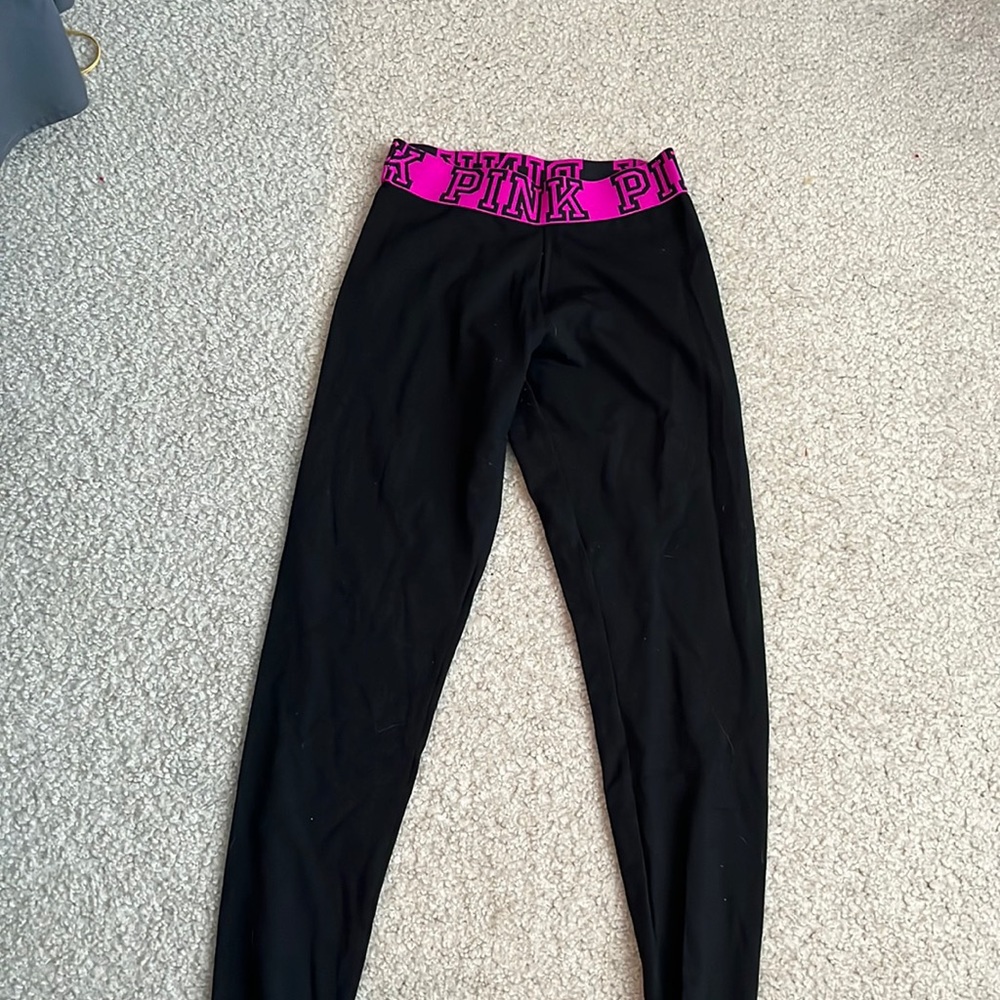 Black leggings, pink waist band